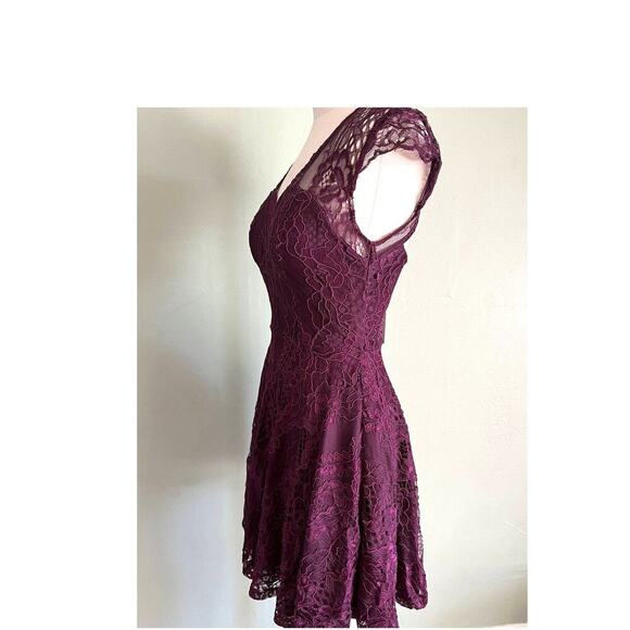 Francesca’s Beautiful Womens Deep Purple Lace Dress With Zipper Closure NWT XS - Picture 2 of 8